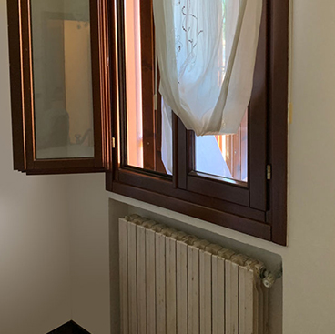 Villetta privata infissi e radiatore da riqualificare